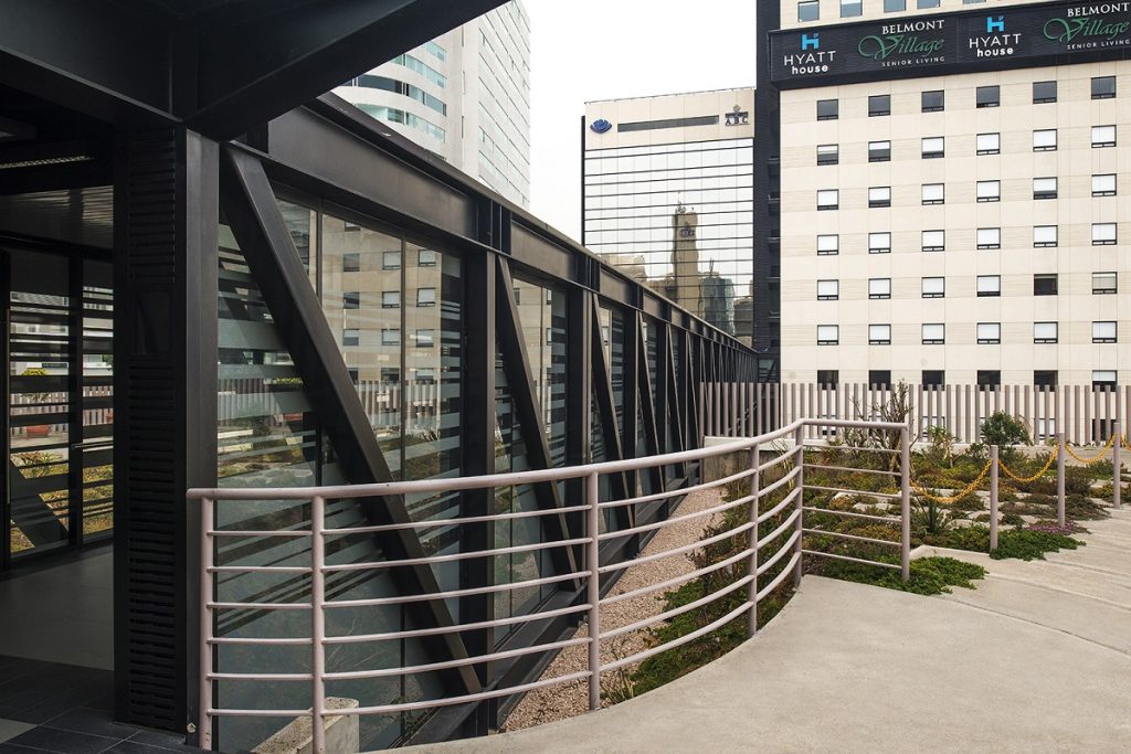 建造養老院,第 4 部分 - 將養老院作為款待服務進行管理 | 貝爾蒙特村高級生活聖達菲.jpg