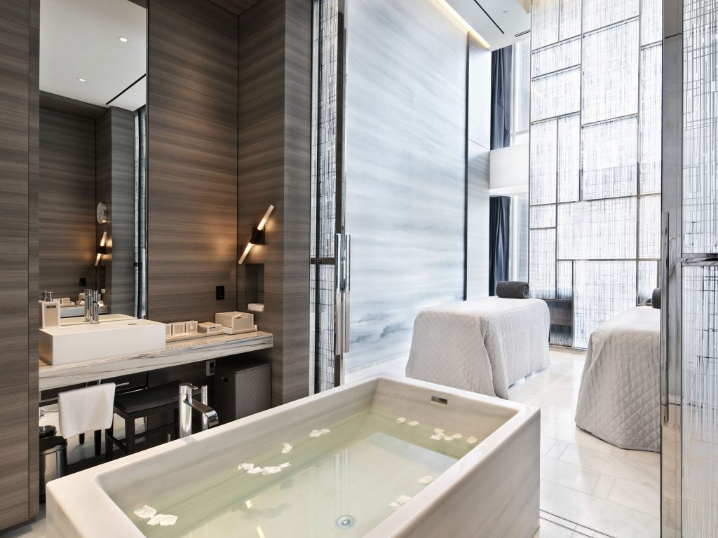 建造養老院,第 4 部分 - 將養老院作為款待服務進行管理 | 福里奧 | 娜萊溫泉 | 紐約柏悅酒店.jpg